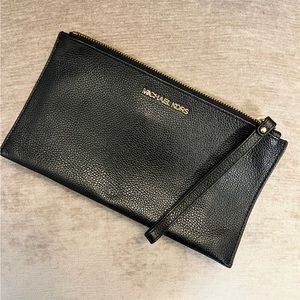 MICHAEL KORS XL JetSet Clutch/Wristlet